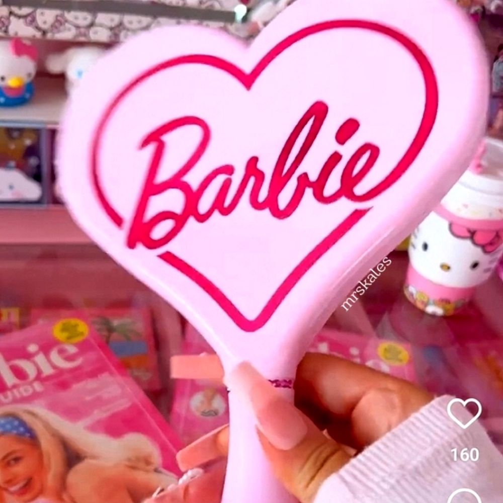 Barbie LED Handheld Mirror - Picture 15 of 16